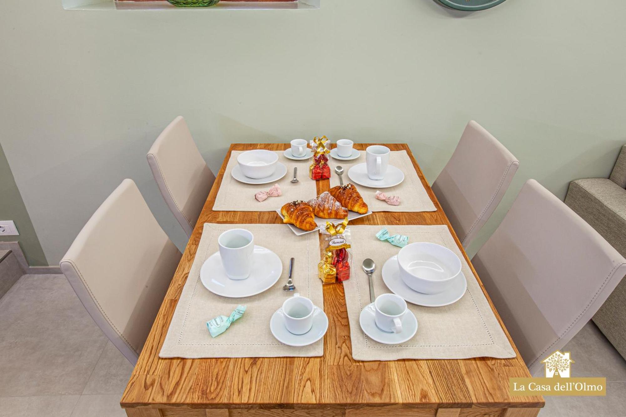 La Casa Dell'Olmo - Suite Apartment Cuneo Bagian luar foto